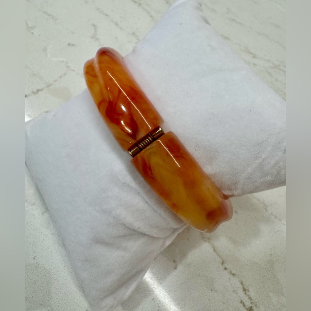 β¨ Vintage Avon Marbled Lucite Hinged Bracelet | Swirled Butterscotch & Amber π― - Picture 7 of 7